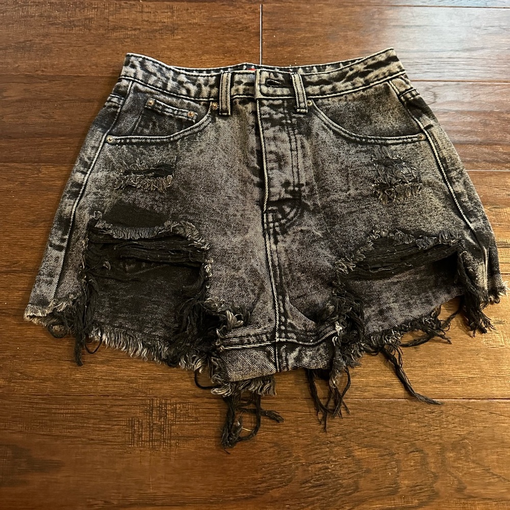 🌹SIGNATURE8 ~ Size Small ~ Black Distressed Jean Shorts